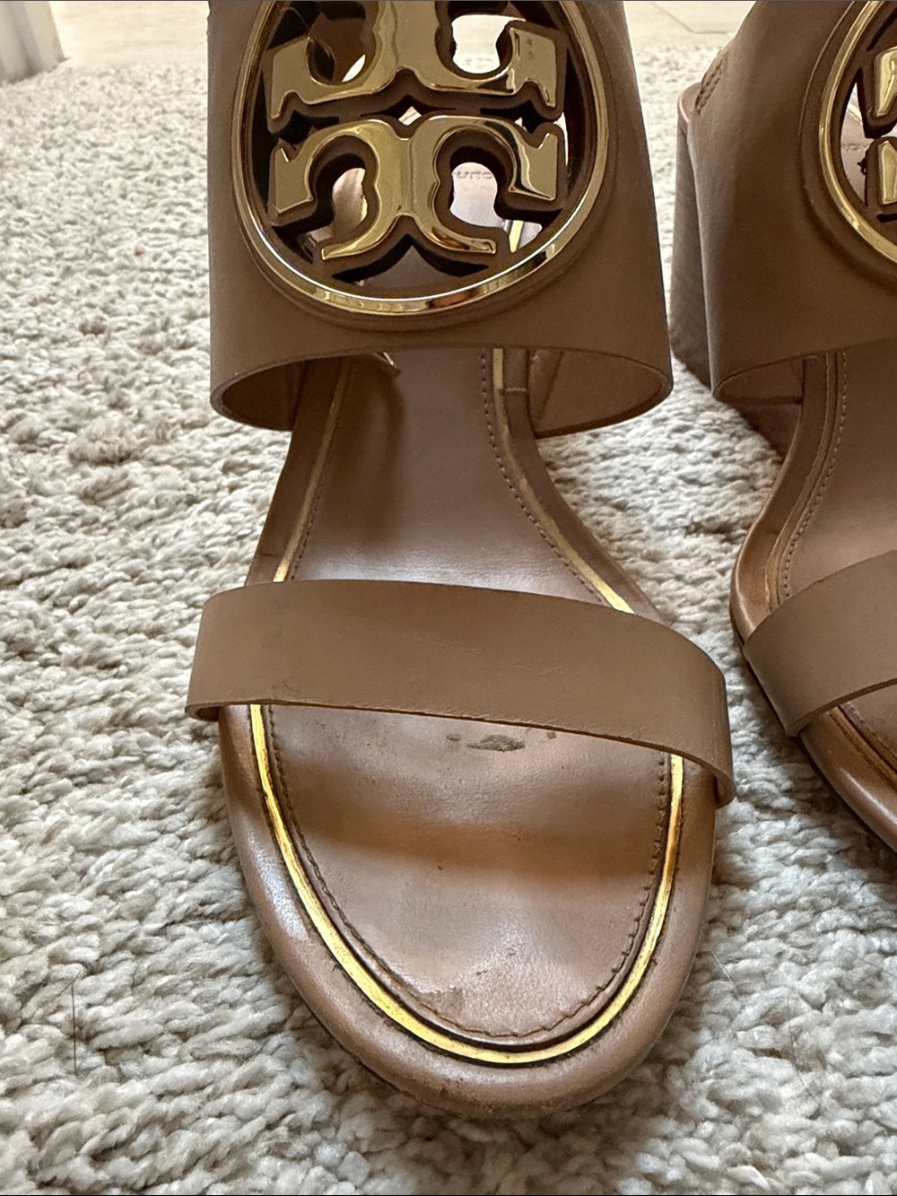 Tory Burch Brown Leather Wedge Sandals with Gold Logo - Picture 3 of 4